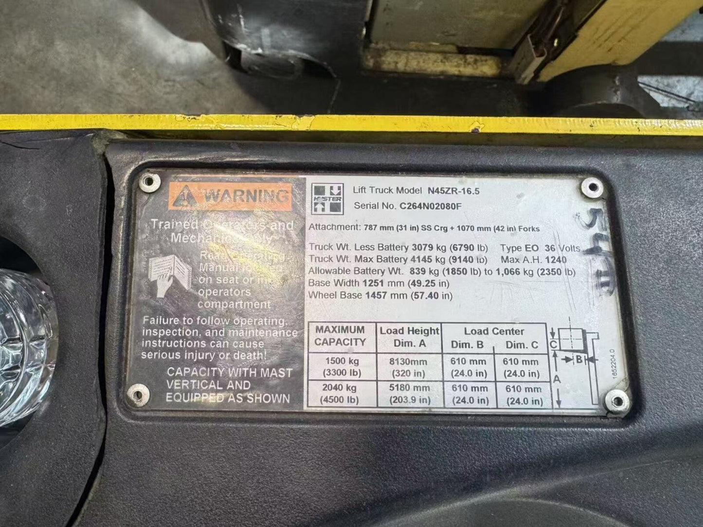 Hyster reach truck 2008 year model 320 inch lift height 4500lb capacity Pick up.