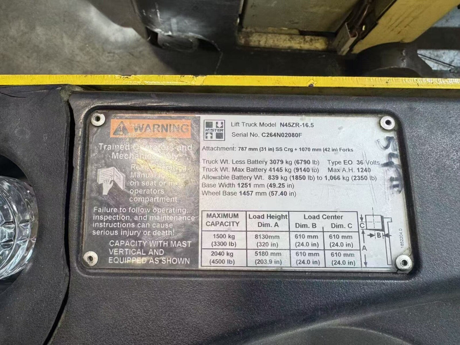 Hyster reach truck 2008 year model 320 inch lift height 4500lb capacity Pick up.