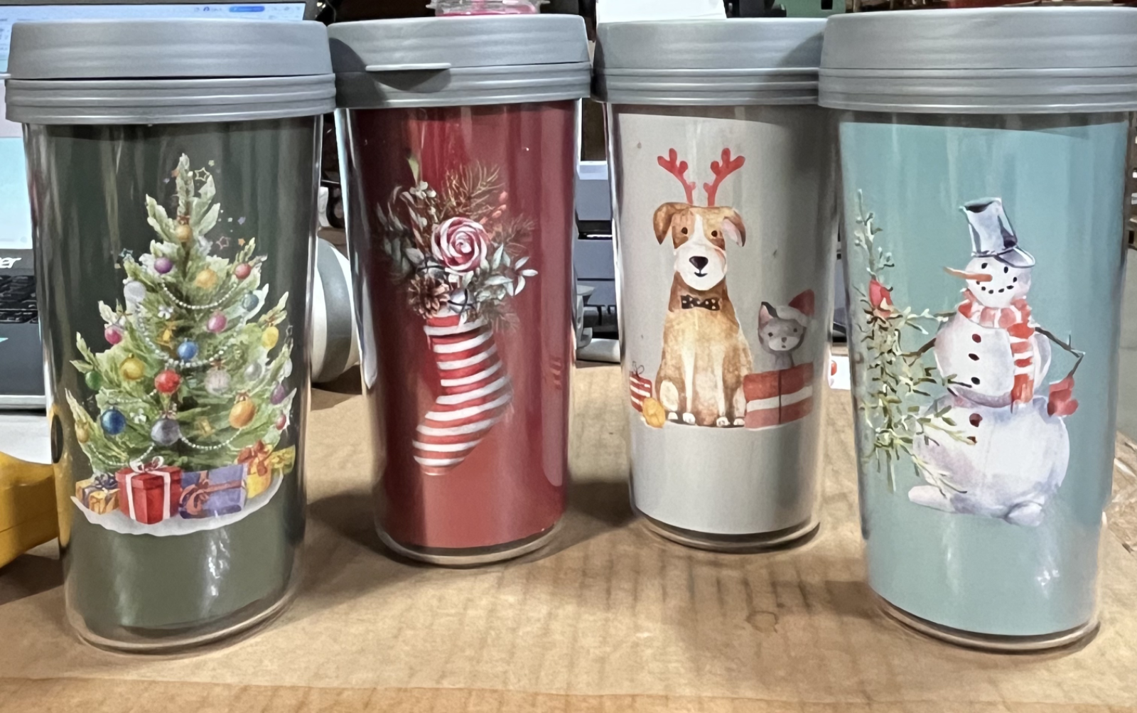 Four-color mugs, set of four