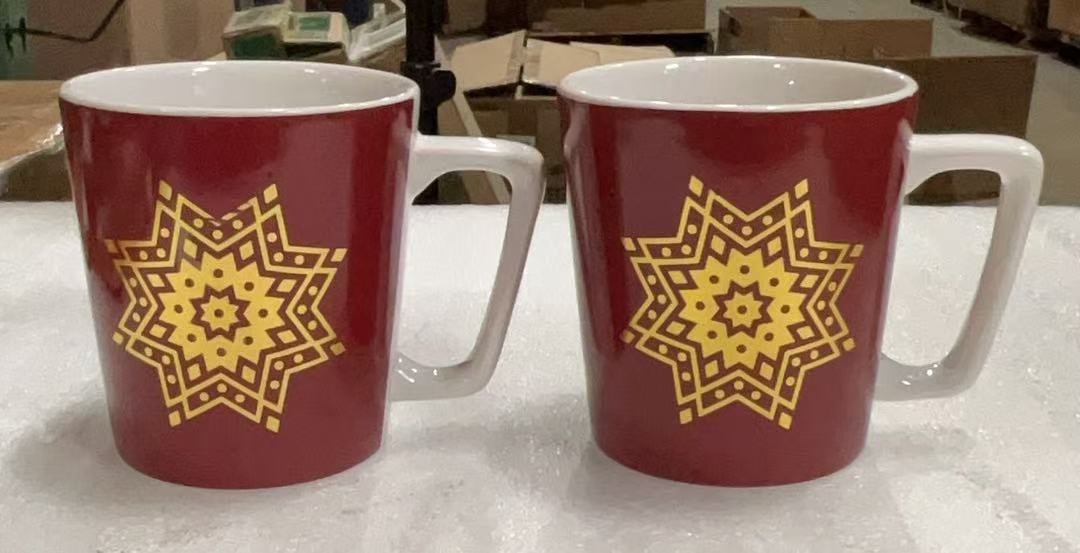 2pcs Starbucks  Coffee Mug Tea Cup with a Gold Tone Snowflake  ，Color:Red