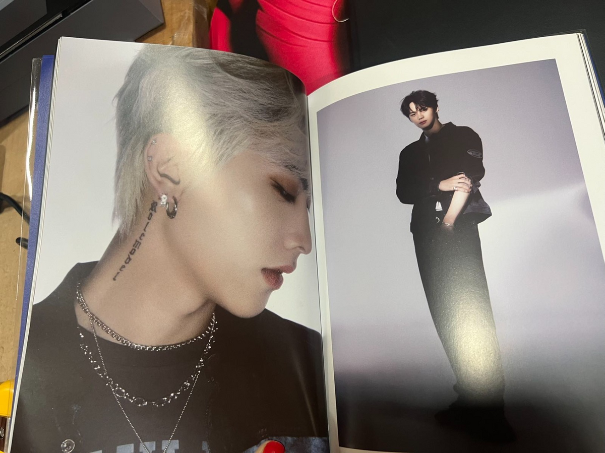 Youth In The Shade - Random Cover - incl. 112pg Artbook, Selfie Photocards,...