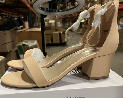 Womans Shoes. Nude Chunky high heels. size 9.5