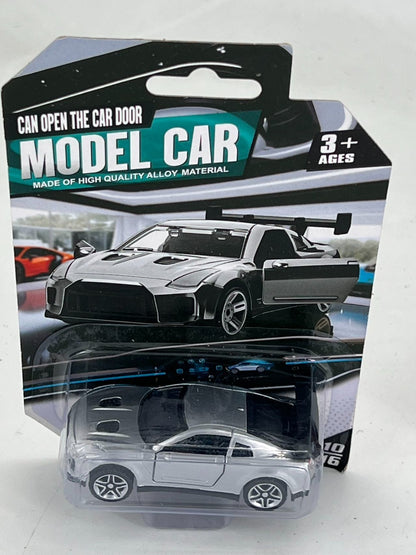 4 pieces in 4 colors, 3+ children’s 3-door toy car
