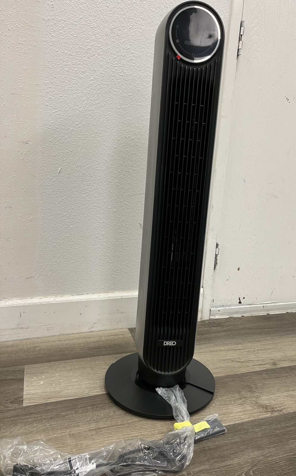 used- WDR-TF007 90 Degree Oscillating Standing Fans With Remote, Black/Silver