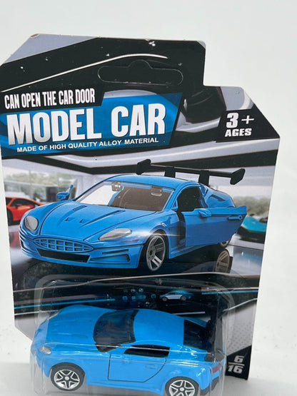 4 pieces in 4 colors, 3+ children’s 3-door toy car