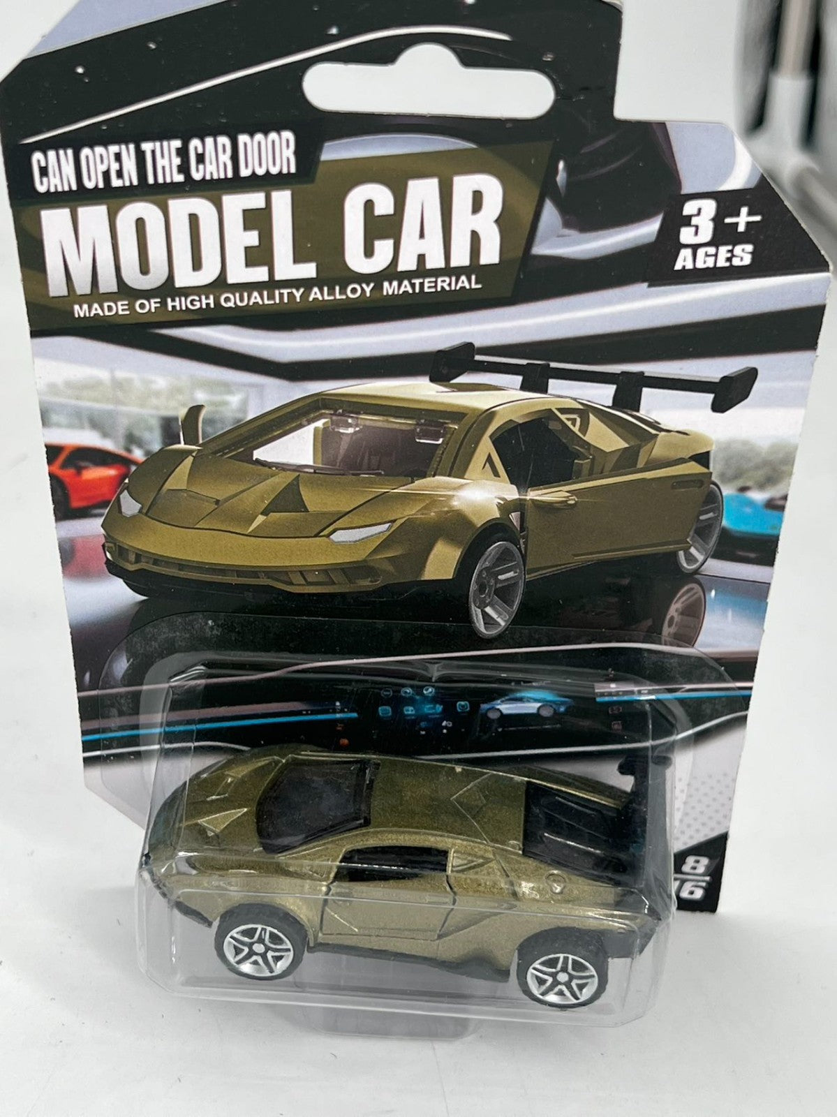 4 pieces in 4 colors, 3+ children’s 3-door toy car
