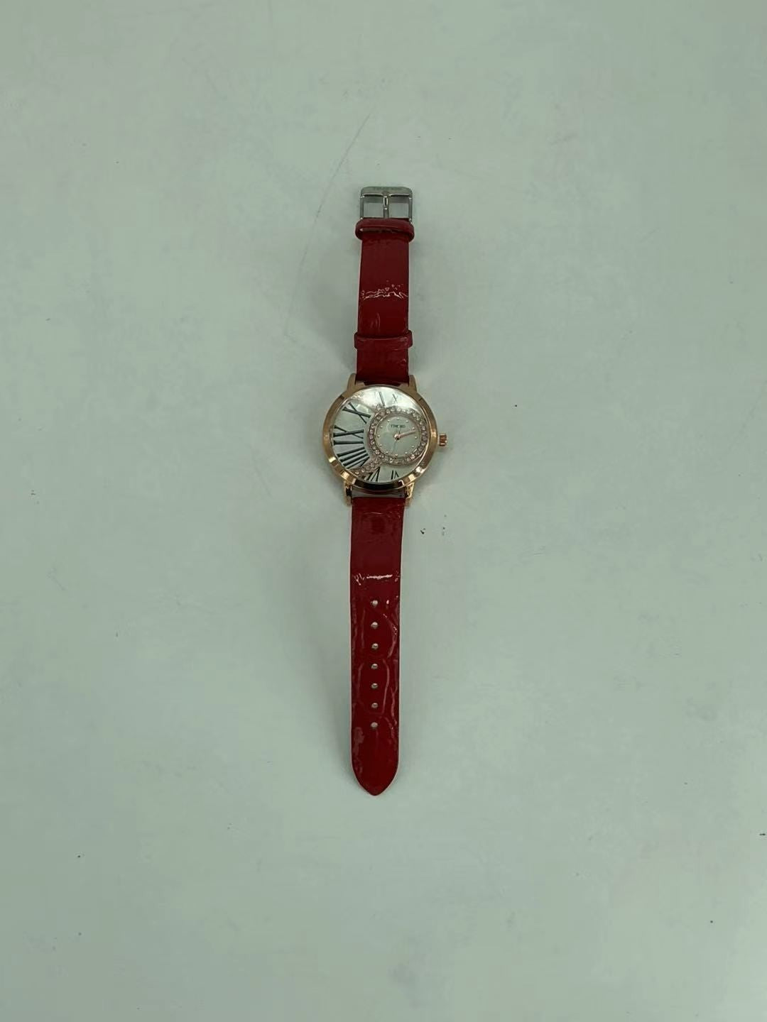Women's Analog Quartz Wrist Watch Classic Simple Leather Design Rose Gold Case
