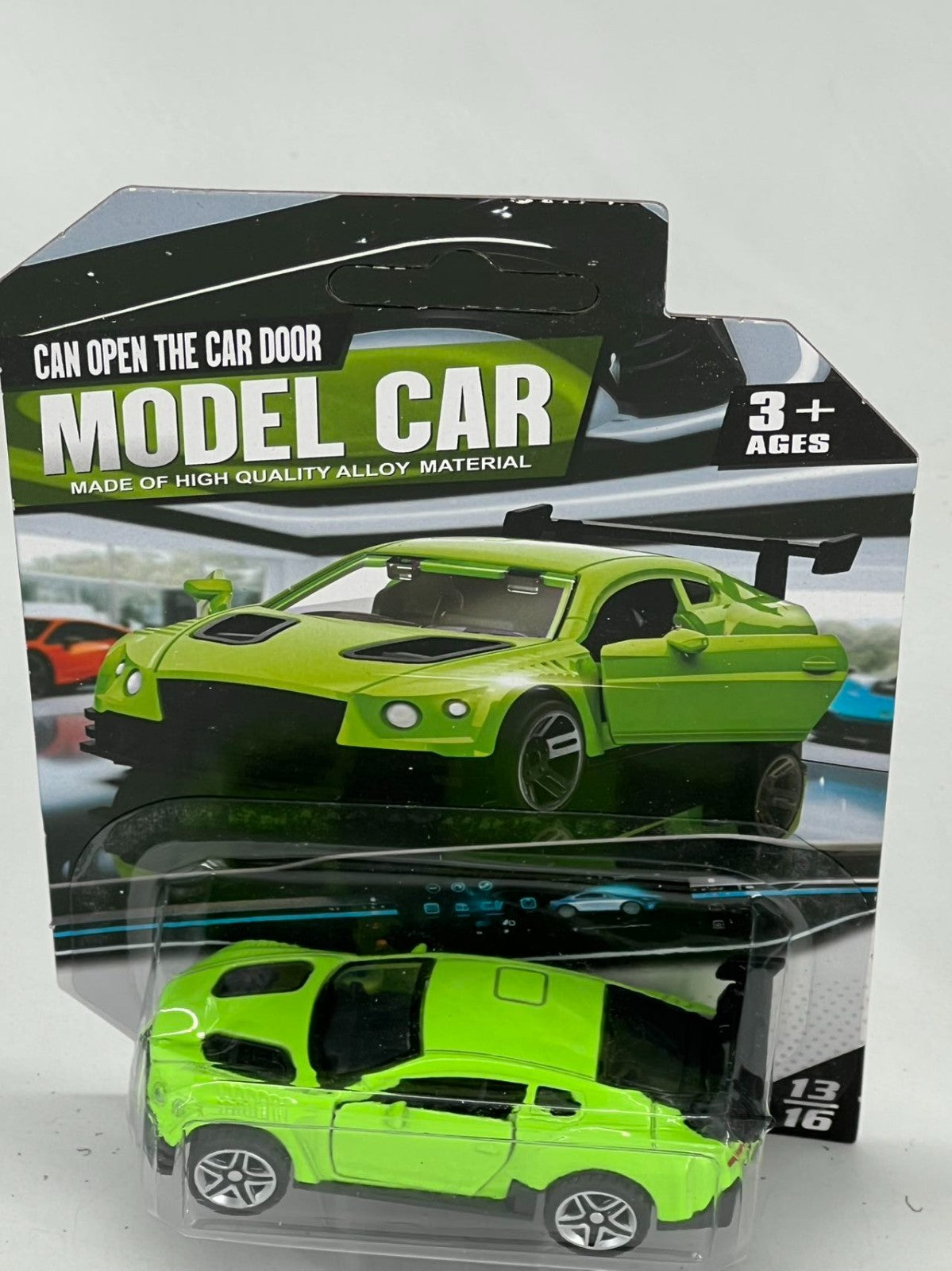 4 pieces in 4 colors, 3+ children’s 3-door toy car