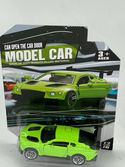 4 pieces in 4 colors, 3+ children’s 3-door toy car