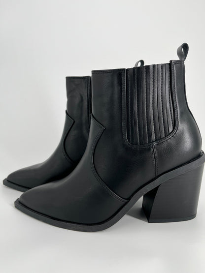 Women's Pointed Toe Western Black  Size 7  Boot