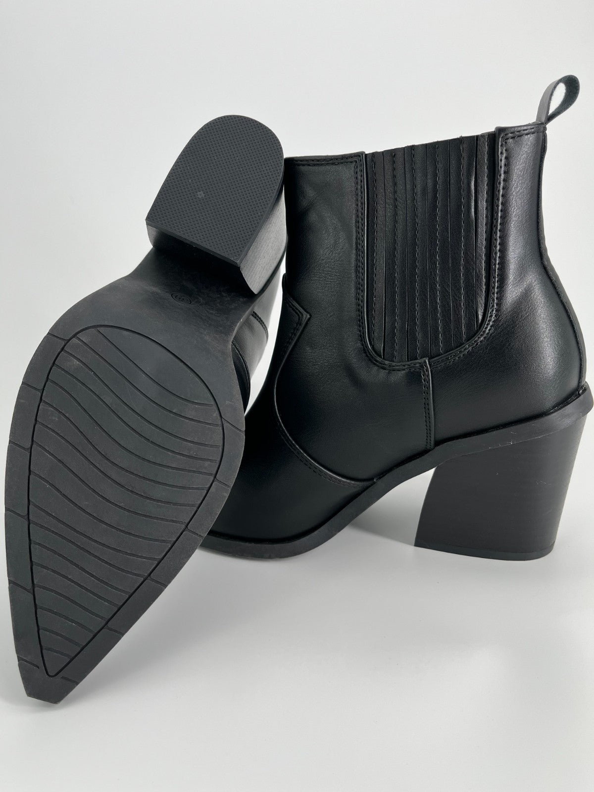 Women's Pointed Toe Western Black  Size 7  Boot