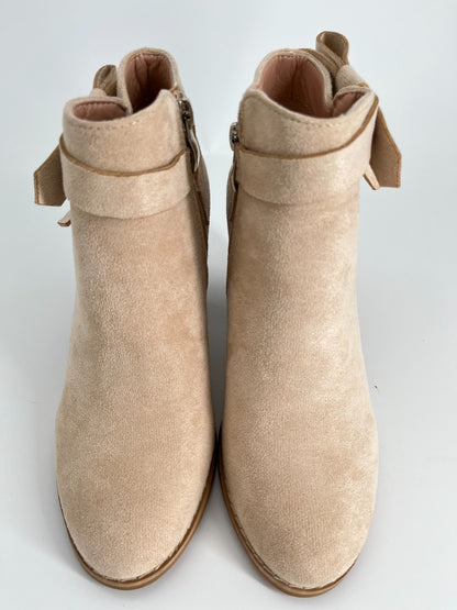 Beige Women’s Cowboy Boots, Classic Pointed Toe Chunky Heel, Pull-On, Size 6