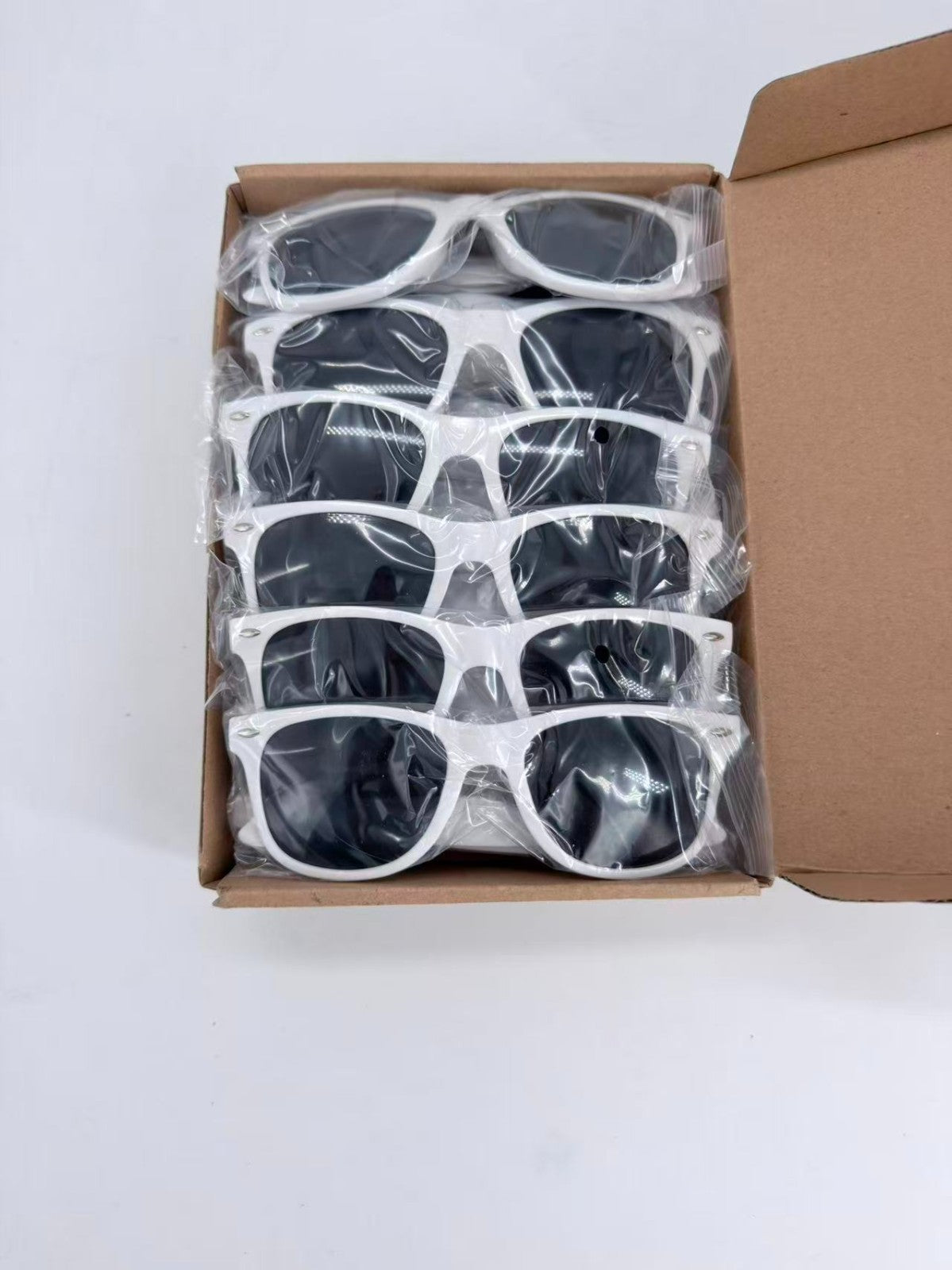 BULK SUNGLASSES MENS WOMENS CLASSIC SHAPE 12 PACK NEW WITH TAG