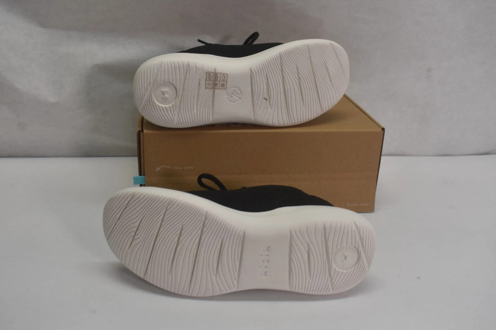 Madrid Eco-Knit Black/White Slip-On Hands Free Casual Shoes     SIZE:M 6 -7.5