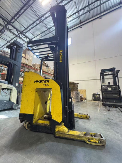 Hyster reach truck 2008 year model 320 inch lift height 4500lb capacity Pick up.