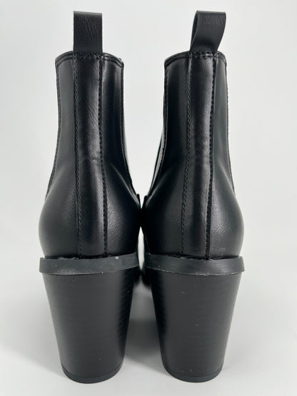 Women's Pointed Toe Western Black  Size 7  Boot
